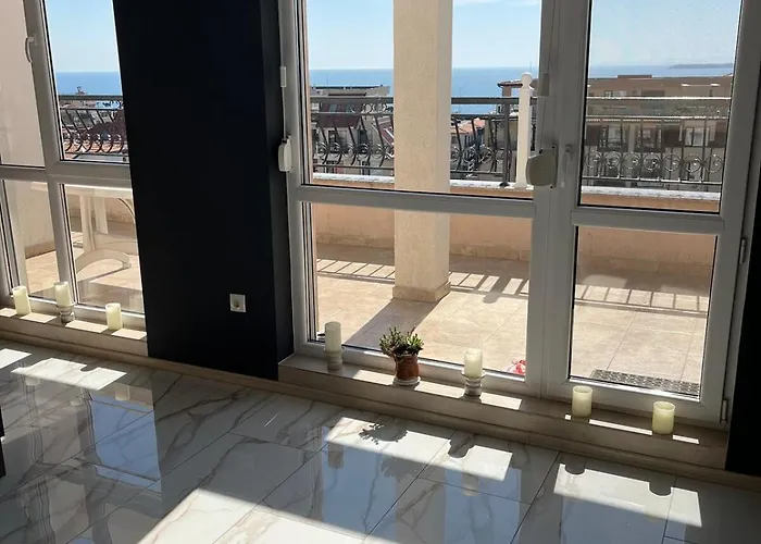 Modern Penthouse With Full Sea View K&r Апартамент *