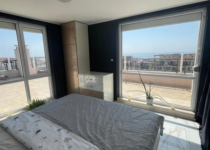 Modern Penthouse With Full Sea View K&r Апартамент